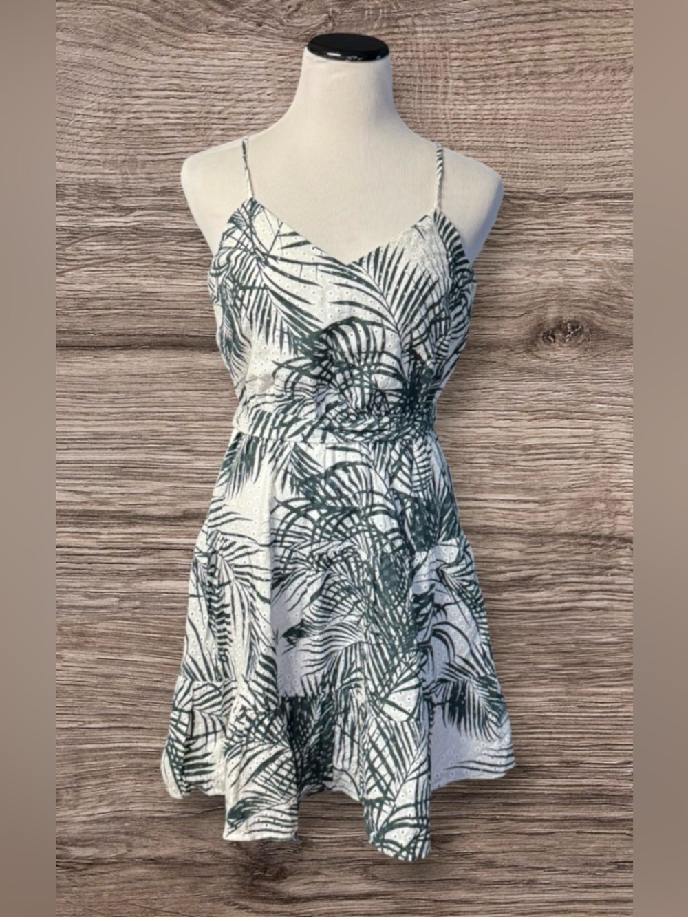 NWT Express palm print eyelet dress SZ M
